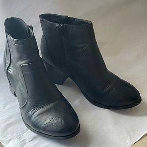 New Look black ankle booties Women’s size 9